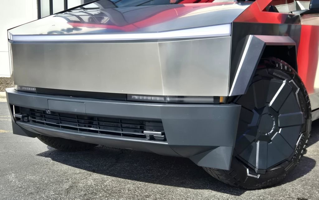 Used 2024 Tesla Cybertruck AWD Crew Cab image 2