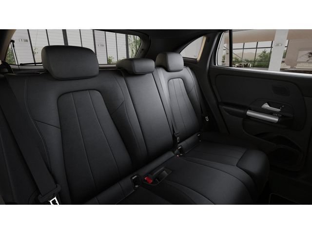 Used 2026 Mercedes-Benz GLA 250 4MATIC image 5