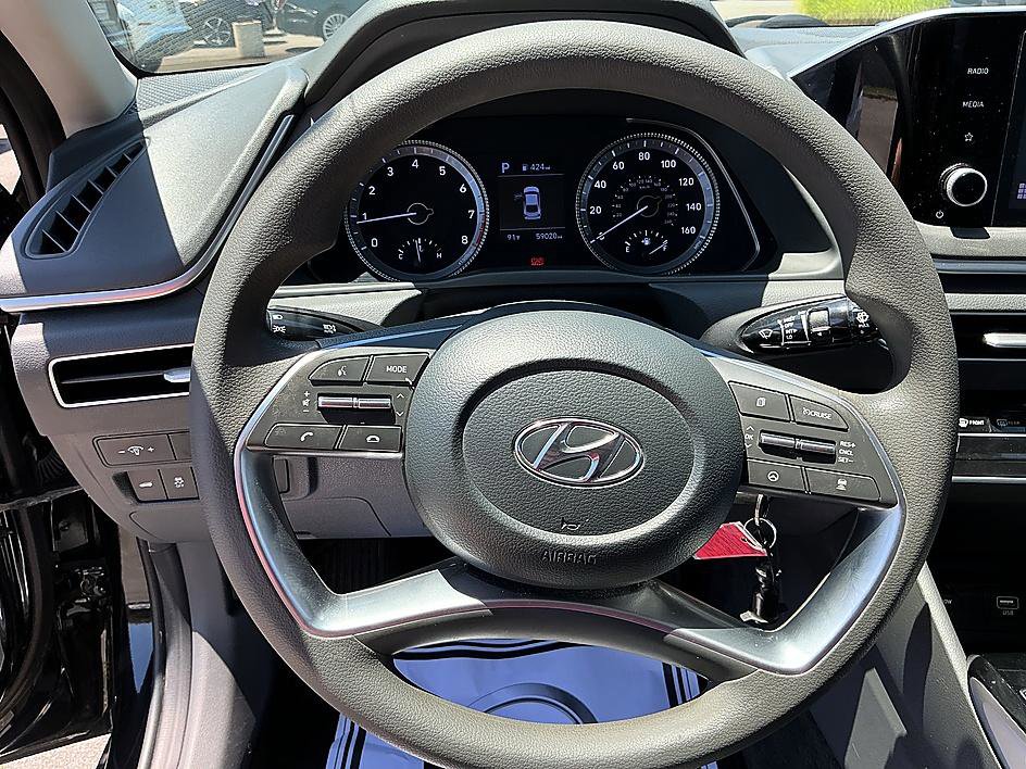 Used 2023 Hyundai Sonata SE w/ Preferred Accessory Package FWD image 14