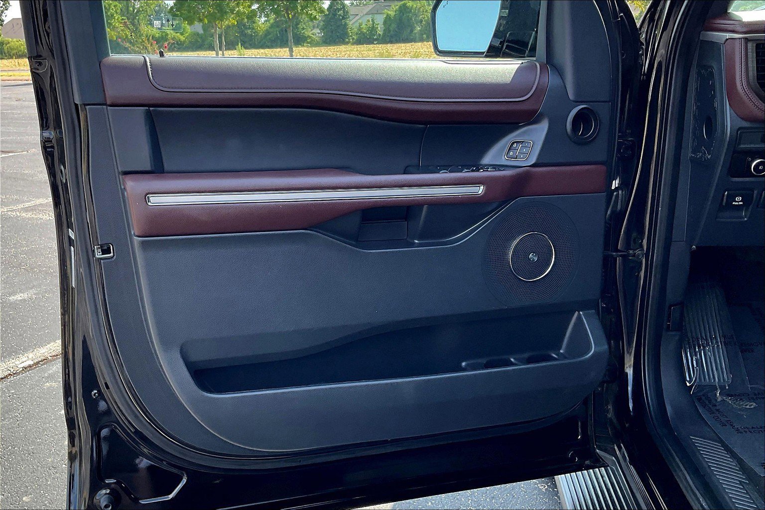 Used 2024 Ford Expedition Max Limited image 21