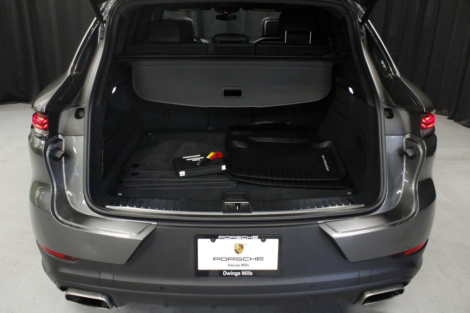 Certified 2025 Porsche Cayenne AWD/4WD image 26