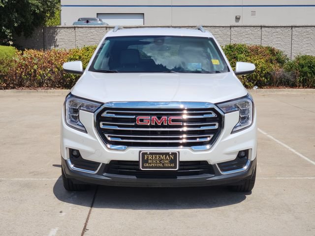Used 2023 GMC Terrain SLT w/ Infotainment Package II FWD image 3
