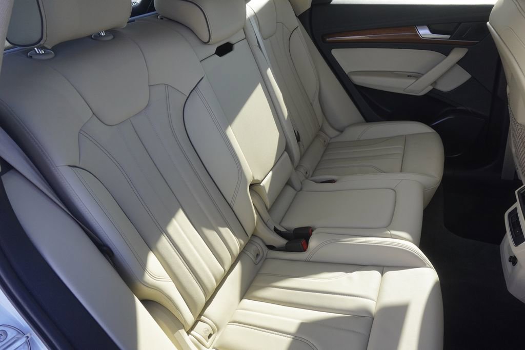 Used 2023 Audi Q5 e Premium w/ Convenience Package image 27