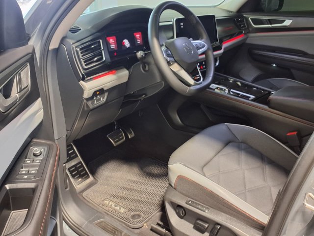 Used 2024 Volkswagen Atlas Peak Edition SEL AWD/4WD image 7
