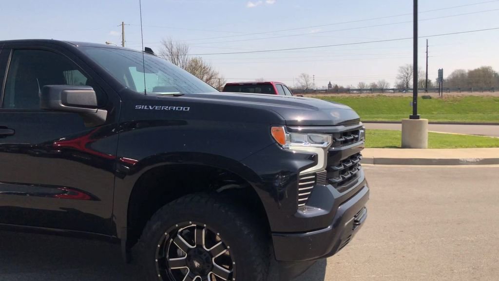 Used 2023 Chevrolet Silverado 1500 RST w/ Convenience Package II AWD/4WD image 2