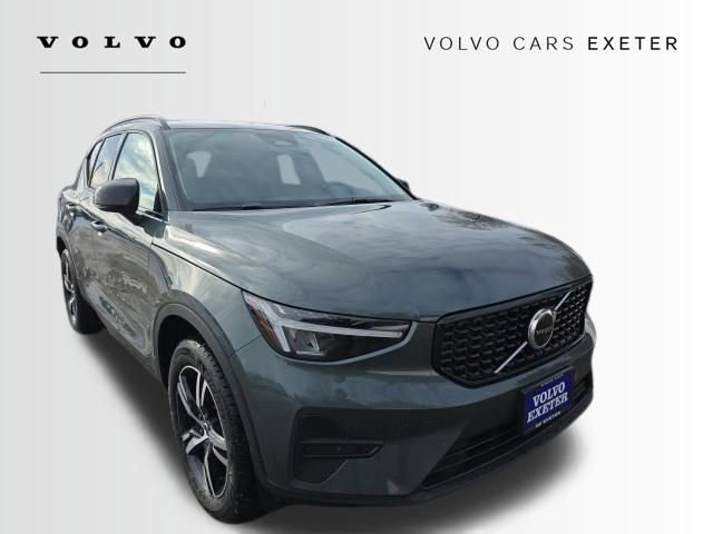 New 2026 Volvo XC40 B5 Core w/ Climate Package