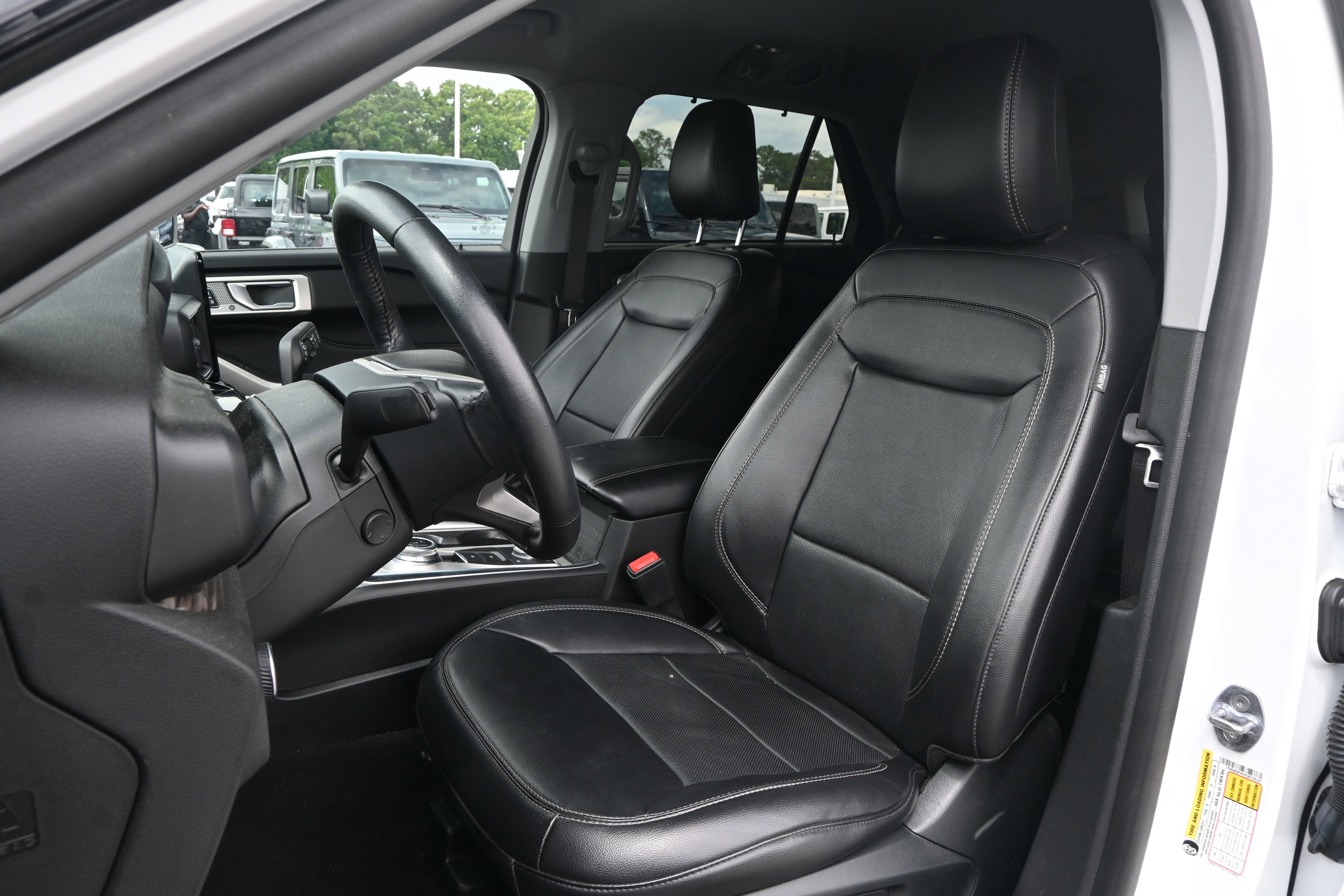 Used 2023 Ford Explorer Limited w/ Equipment Group 301A AWD/4WD image 12