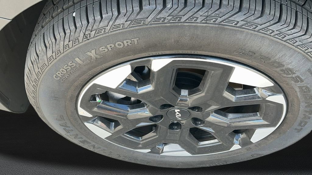 Used 2025 Kia Sorento S w/ Panoramic Sunroof Package image 9