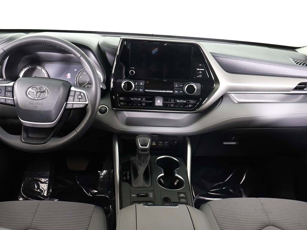 Used 2024 Toyota Highlander LE AWD/4WD image 37