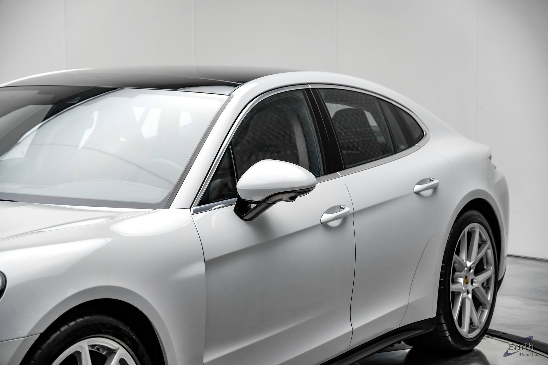 Used 2025 Porsche Panamera w/ Premium Package image 25