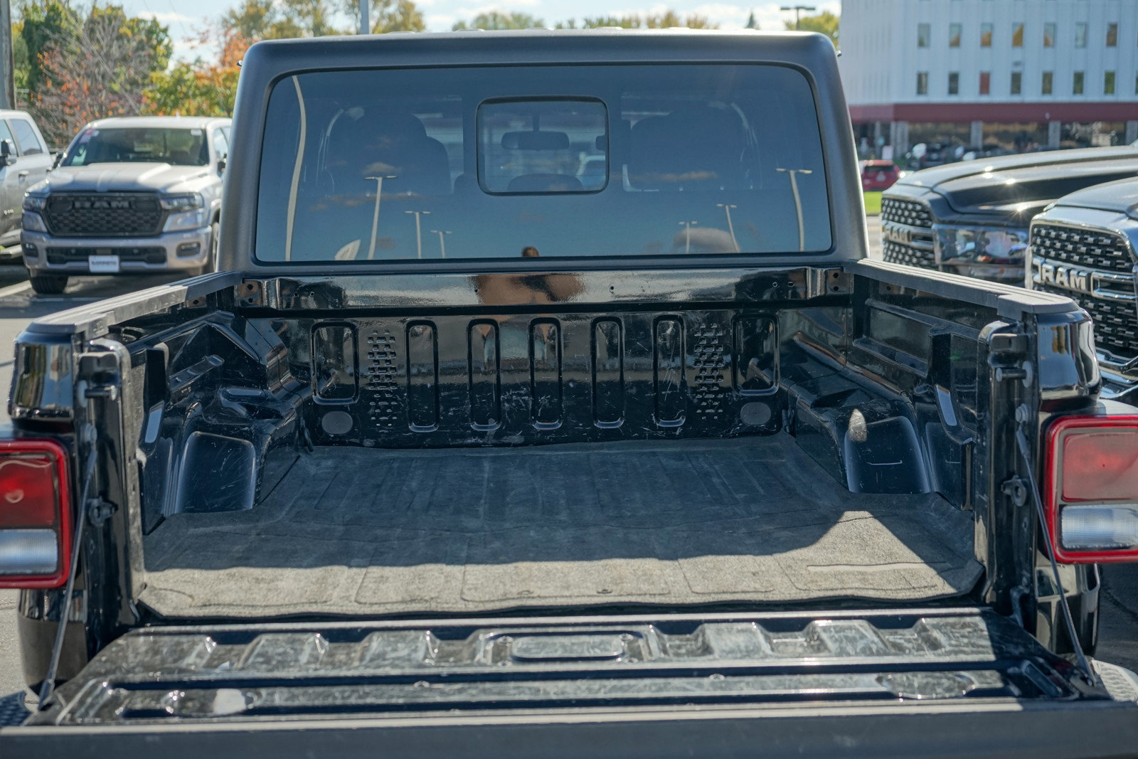 Used 2021 Jeep Gladiator Willys image 9