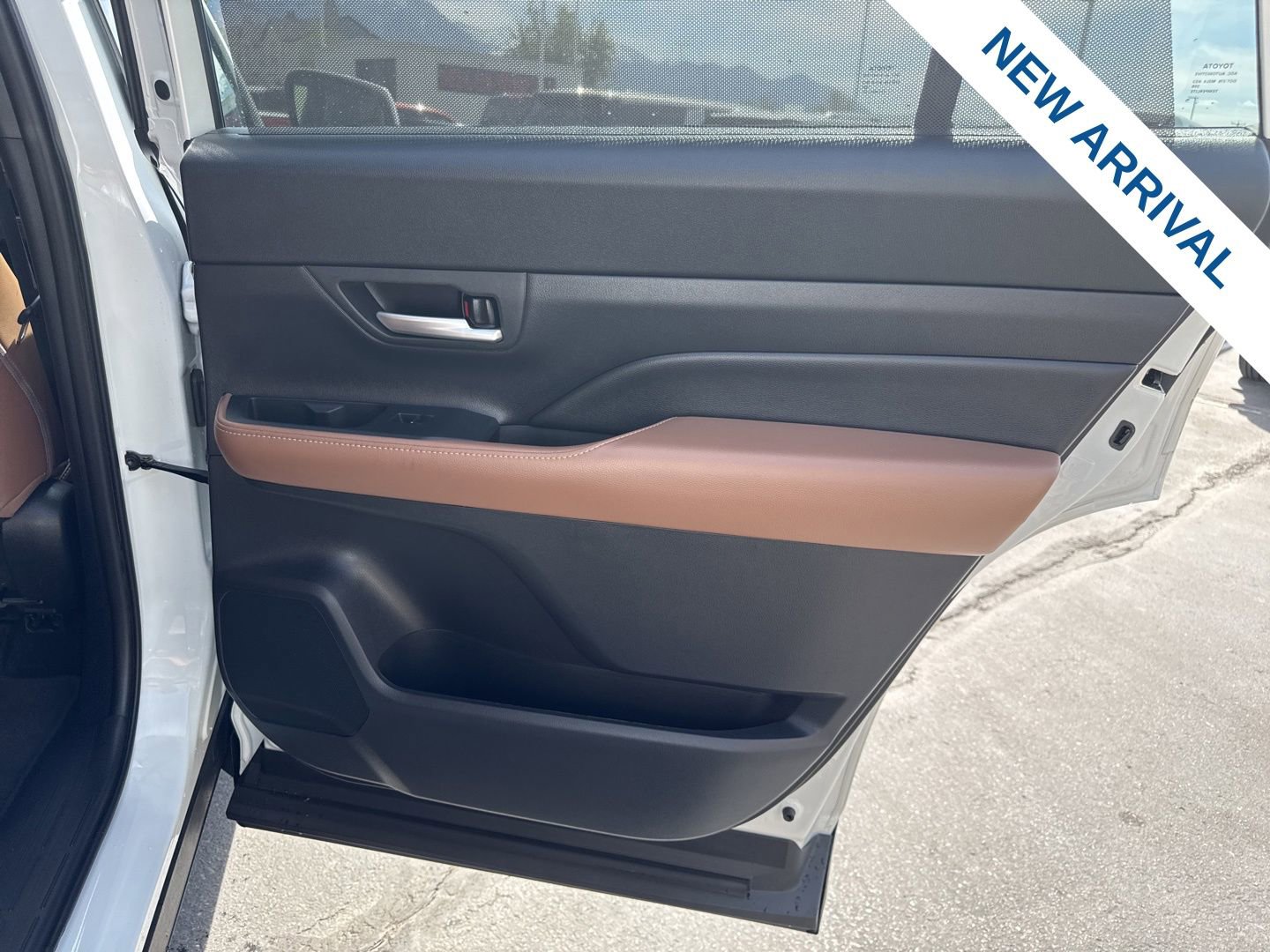 Used 2024 Toyota Grand Highlander AWD Hybrid image 13