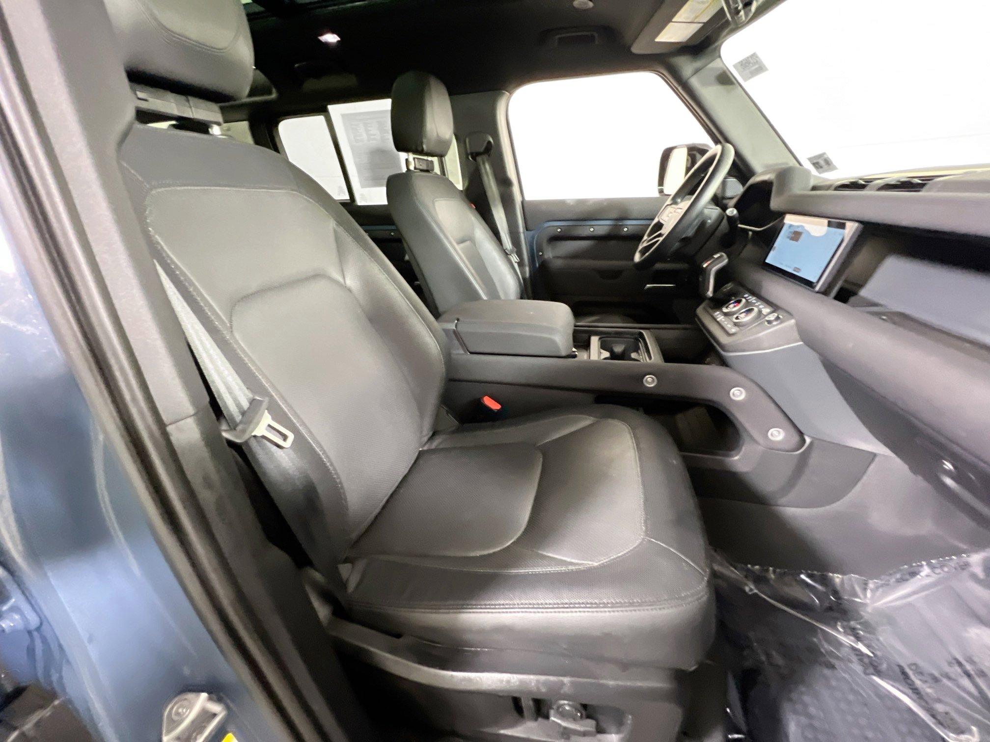 Used 2023 Land Rover Defender 110 X-Dynamic SE image 30