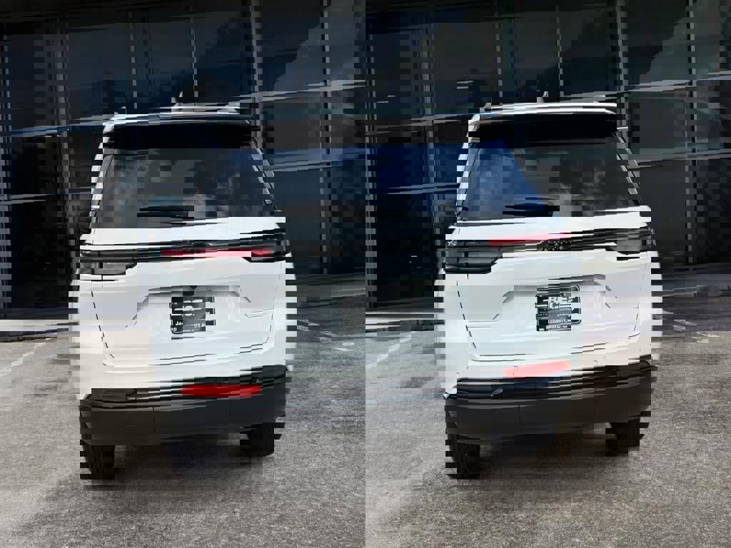 New 2025 Jeep Grand Cherokee Altitude image 6