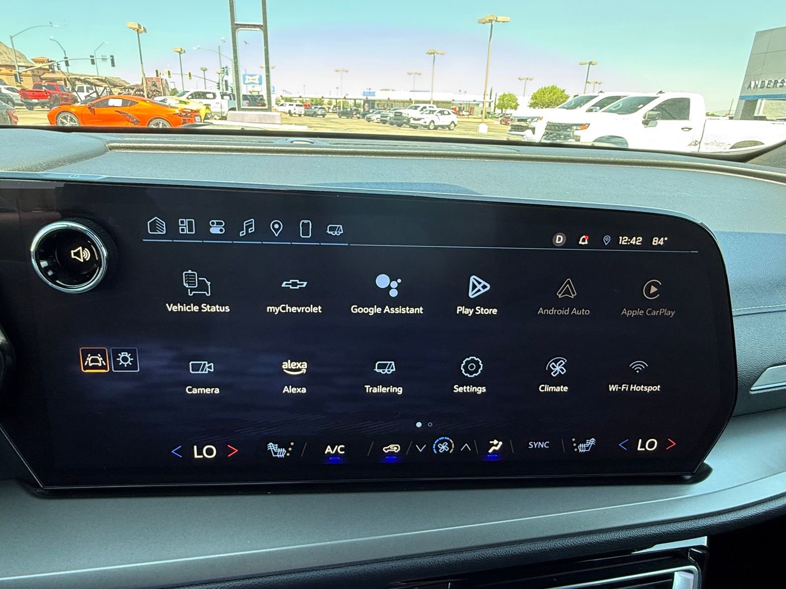 Used 2025 Chevrolet Traverse LT FWD image 22