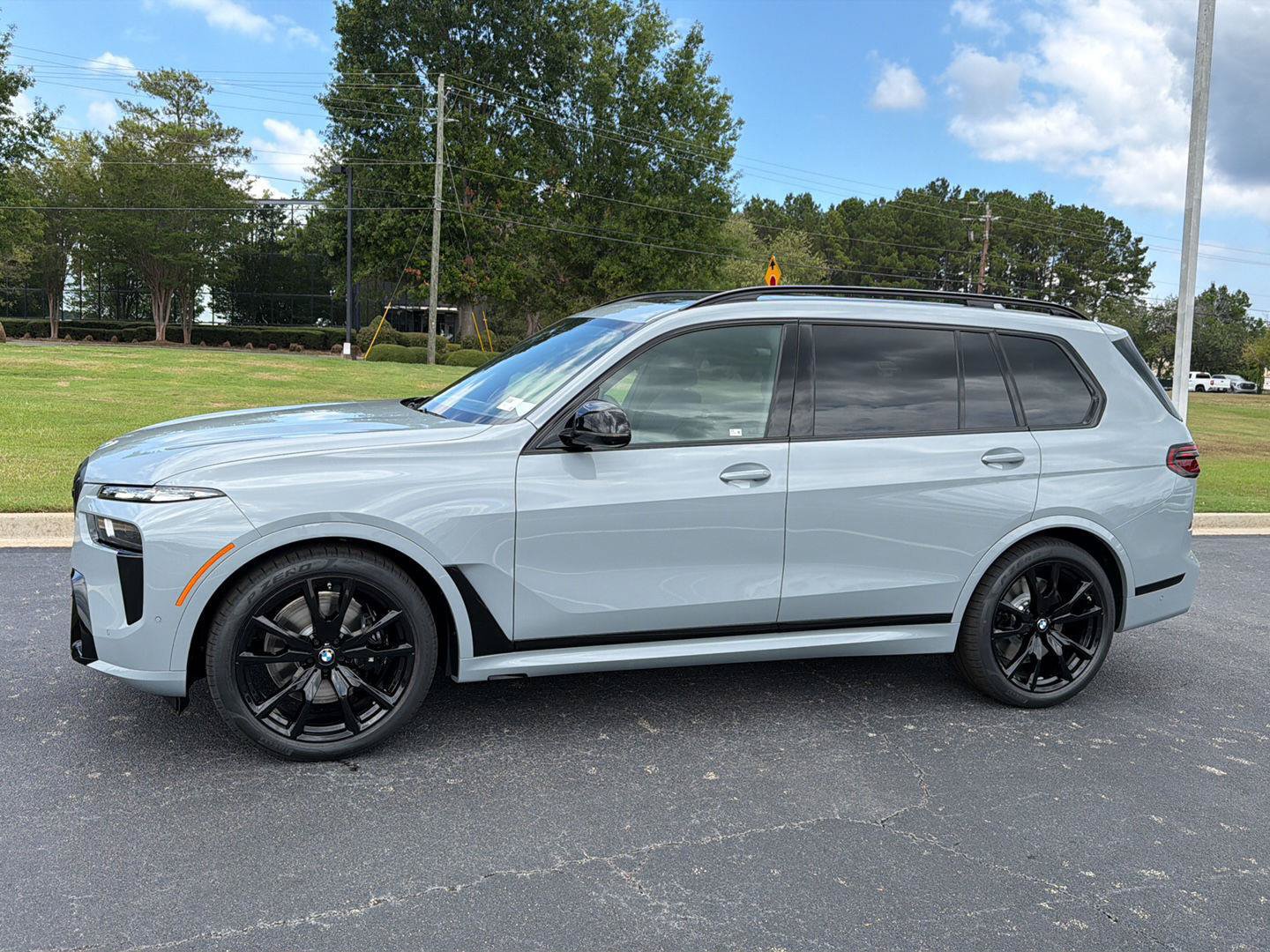 New 2027 BMW X7 M60i AWD/4WD image 3