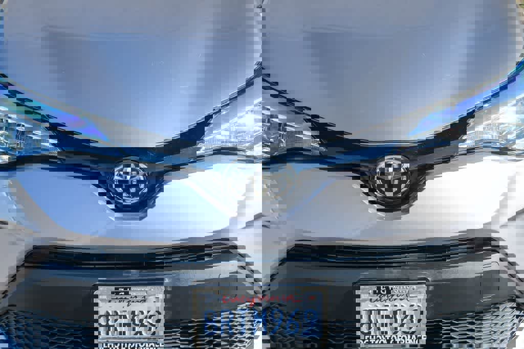 Used 2020 Toyota C-HR LE image 4