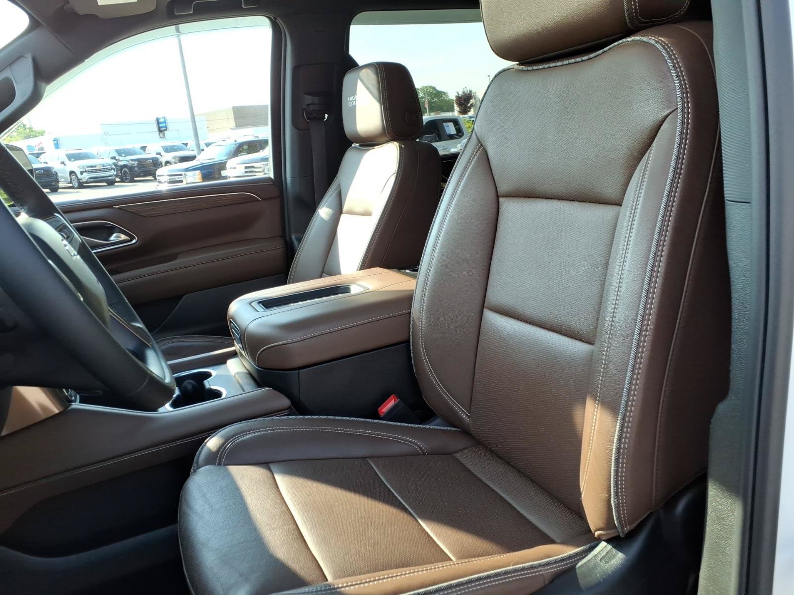 Used 2024 Chevrolet Suburban High Country w/ Premium Package AWD/4WD image 19
