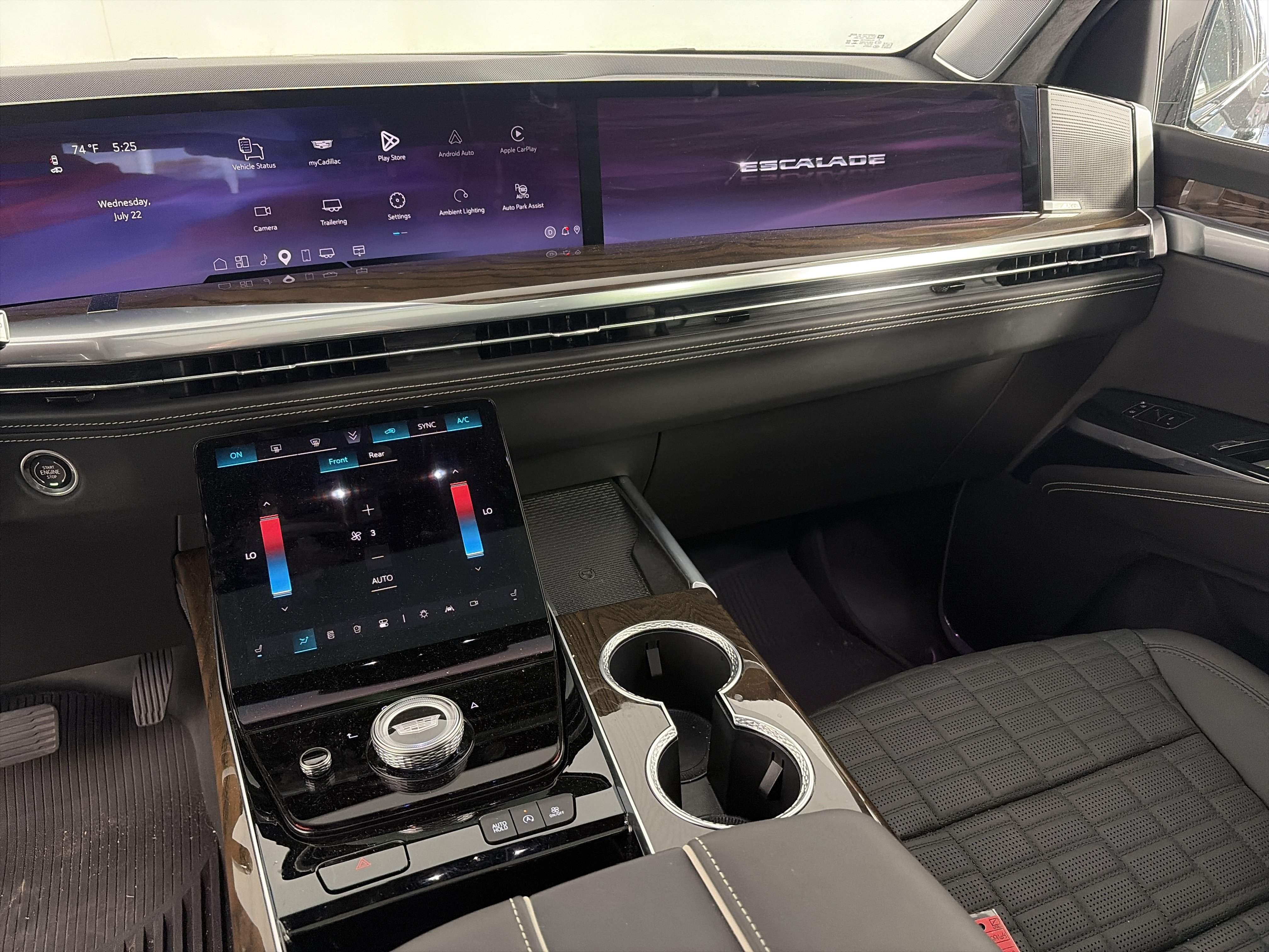 Certified 2026 Cadillac Escalade ESV Platinum Sport w/ LPO, ONYX Package AWD/4WD image 4