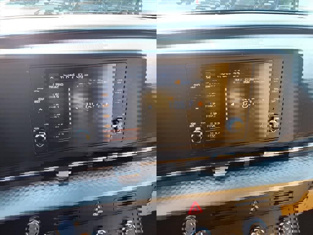 Used 2022 Kia Carnival LX image 22