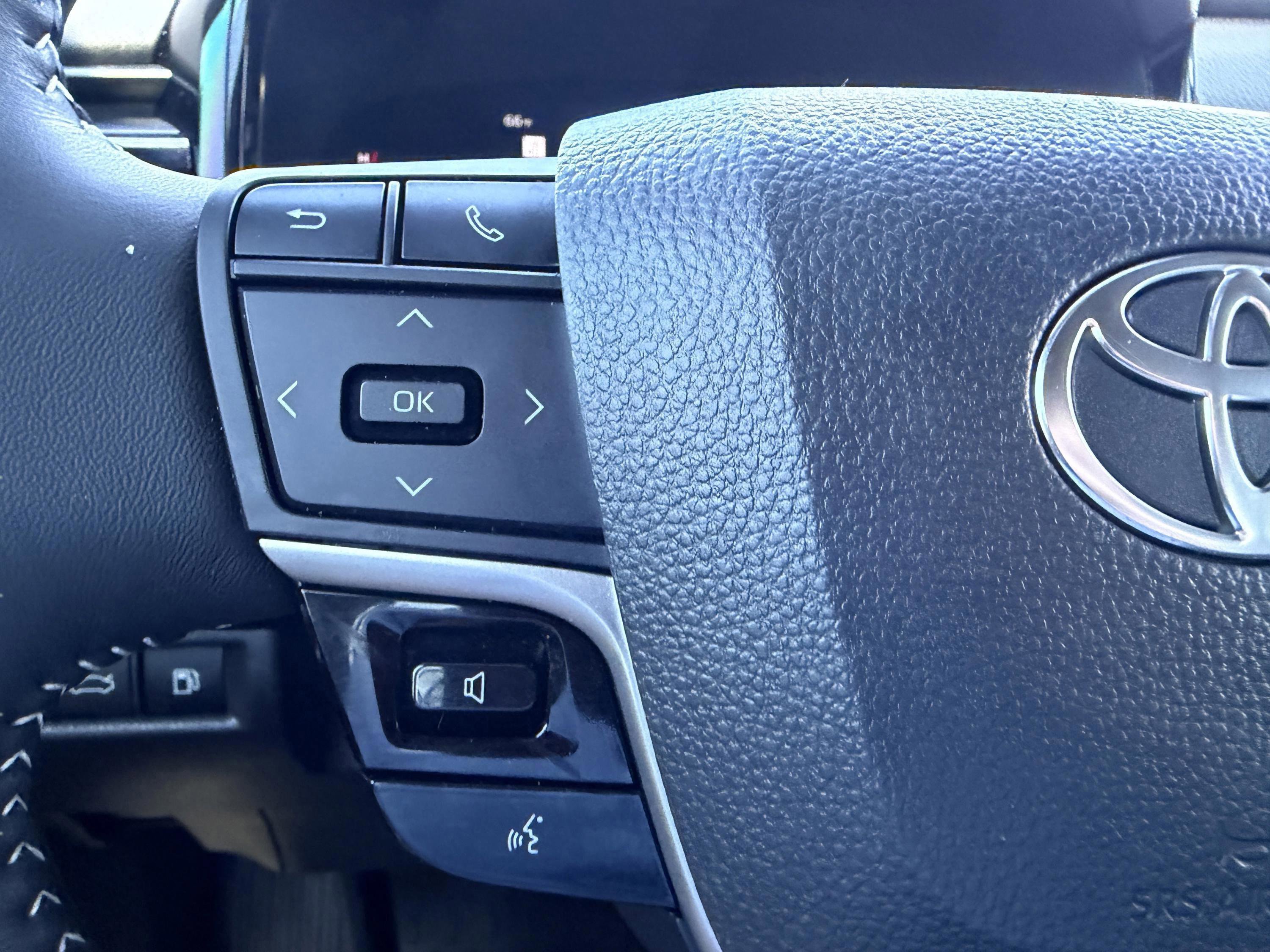 Used 2025 Toyota Camry SE w/ Convenience Package image 28