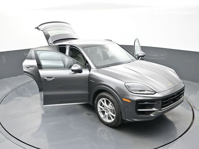 Certified 2025 Porsche Cayenne E-Hybrid Coupe image 33