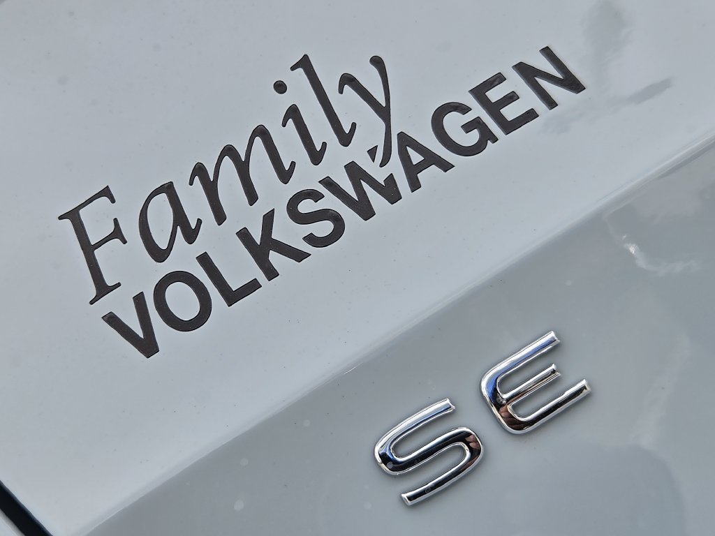 New 2027 Volkswagen Taos SE FWD image 9