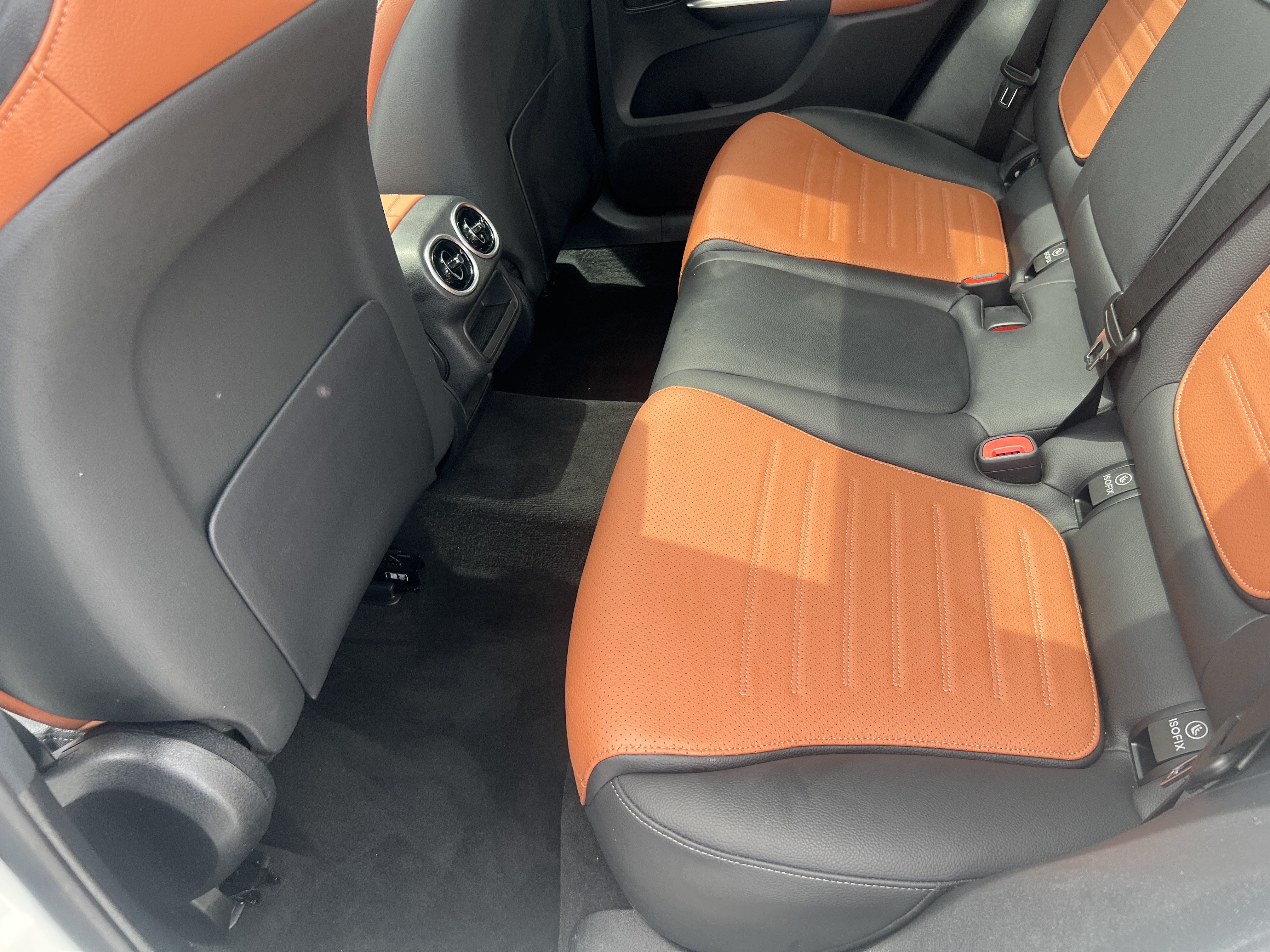 Certified 2025 Mercedes-Benz GLC 300 4MATIC image 33