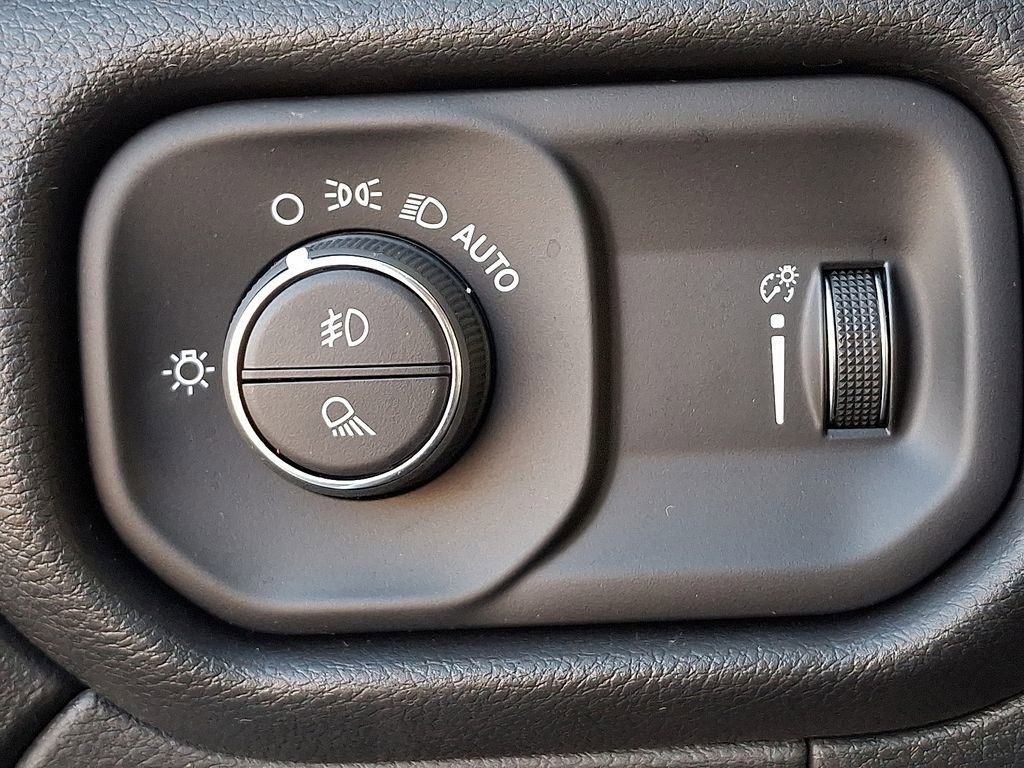 Used 2023 RAM 3500 Tradesman w/ Chrome Appearance Group image 25