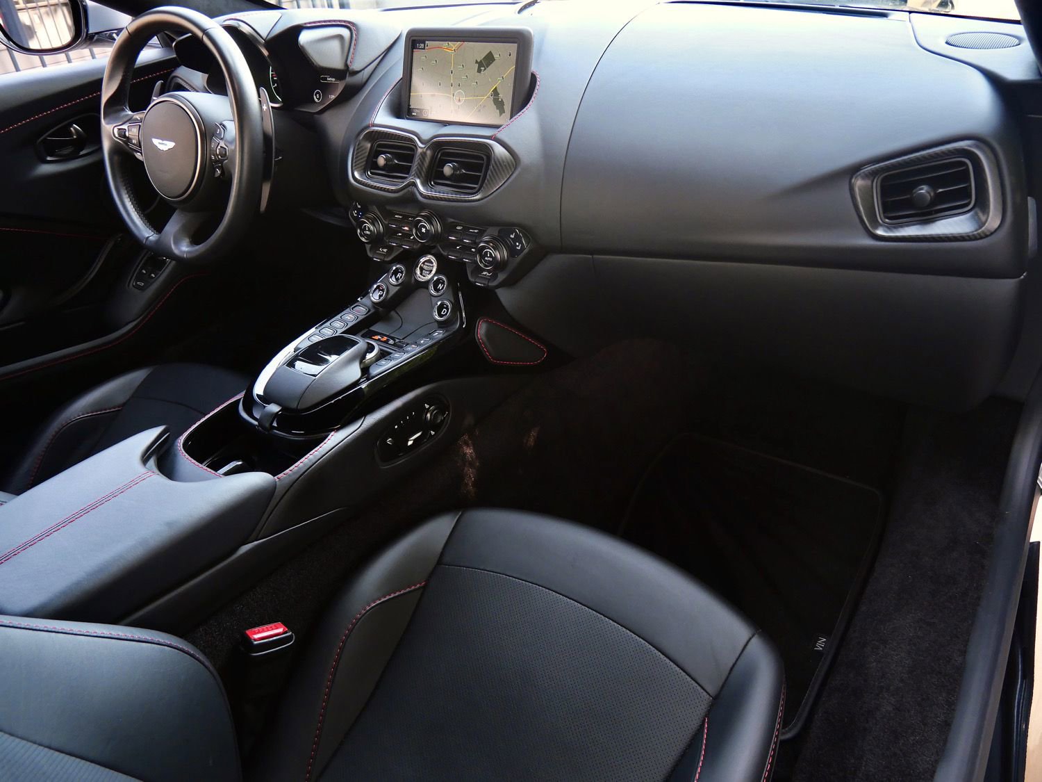 Used 2020 Aston Martin V8 Vantage Coupe RWD image 20