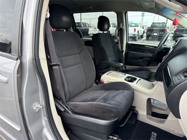 Used 2014 Dodge Grand Caravan SXT image 24