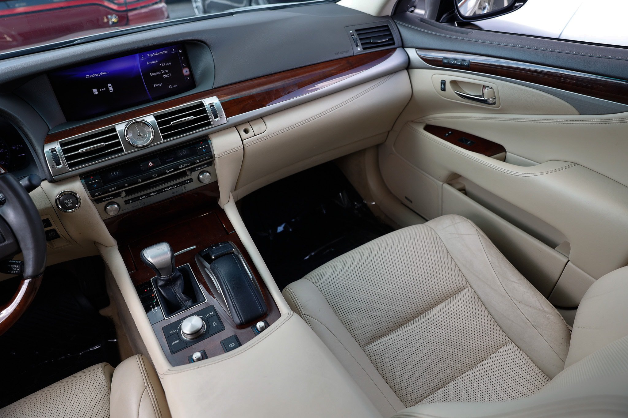 Used 2016 Lexus LS 460 w/ Comfort Package RWD image 27