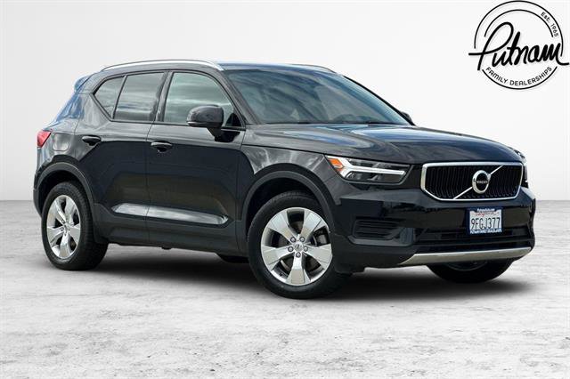 Used 2022 Volvo XC40 T5 Momentum