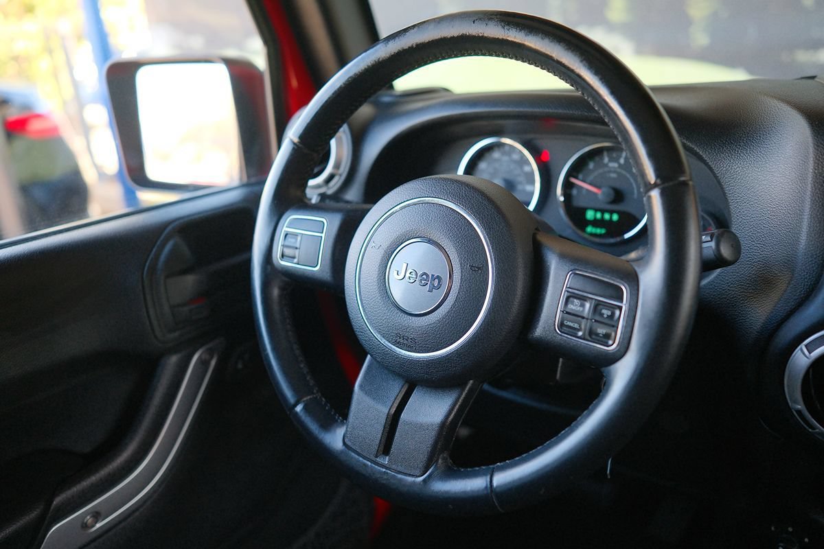 Used 2015 Jeep Wrangler Unlimited Sahara AWD/4WD image 36