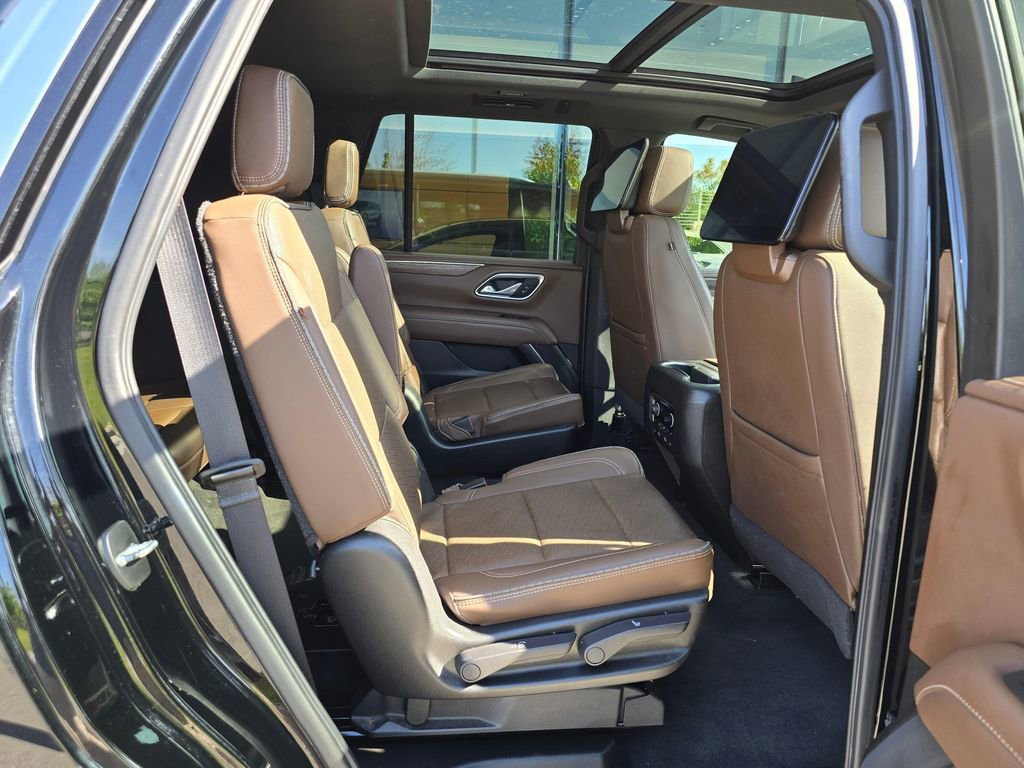 Used 2021 Chevrolet Tahoe High Country w/ Premium Package AWD/4WD image 13