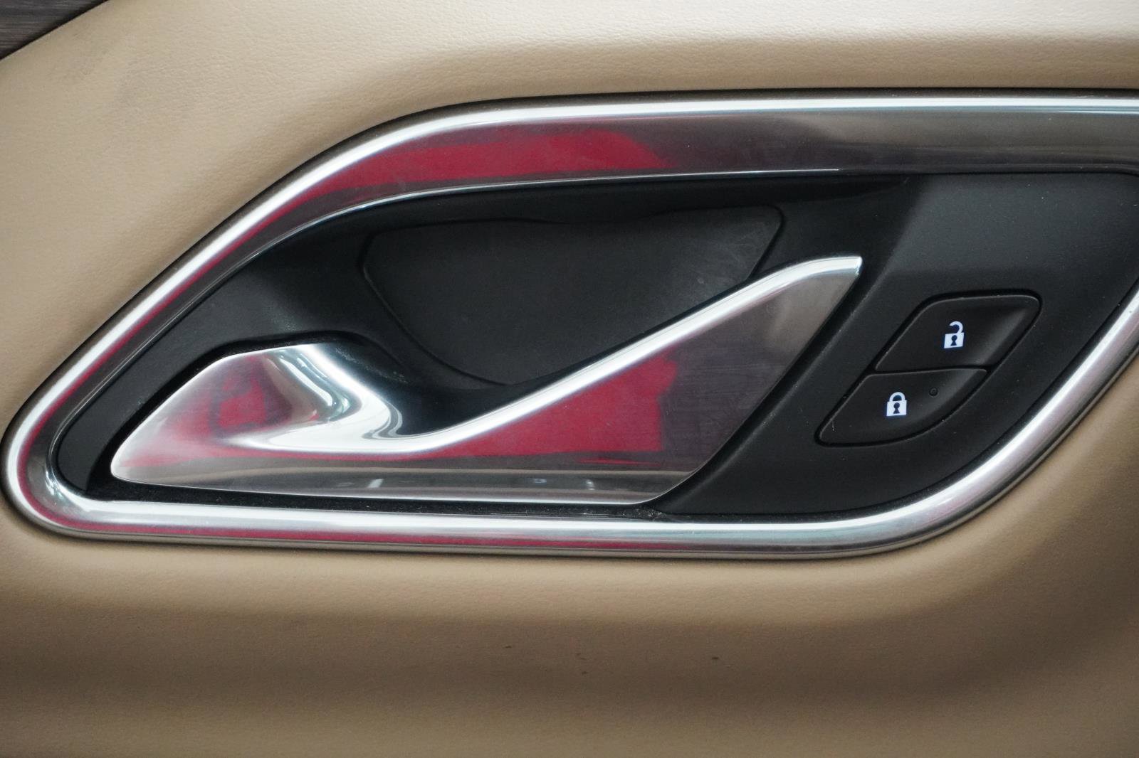 Used 2021 Chevrolet Suburban Premier w/ Premium Package image 17