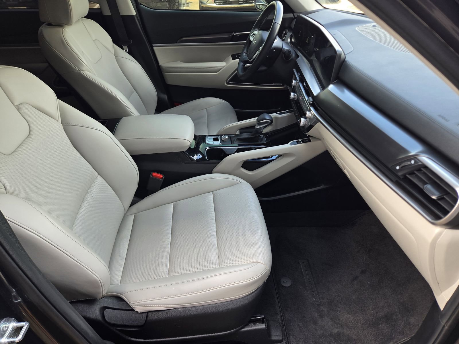 Used 2024 Kia Telluride S image 21