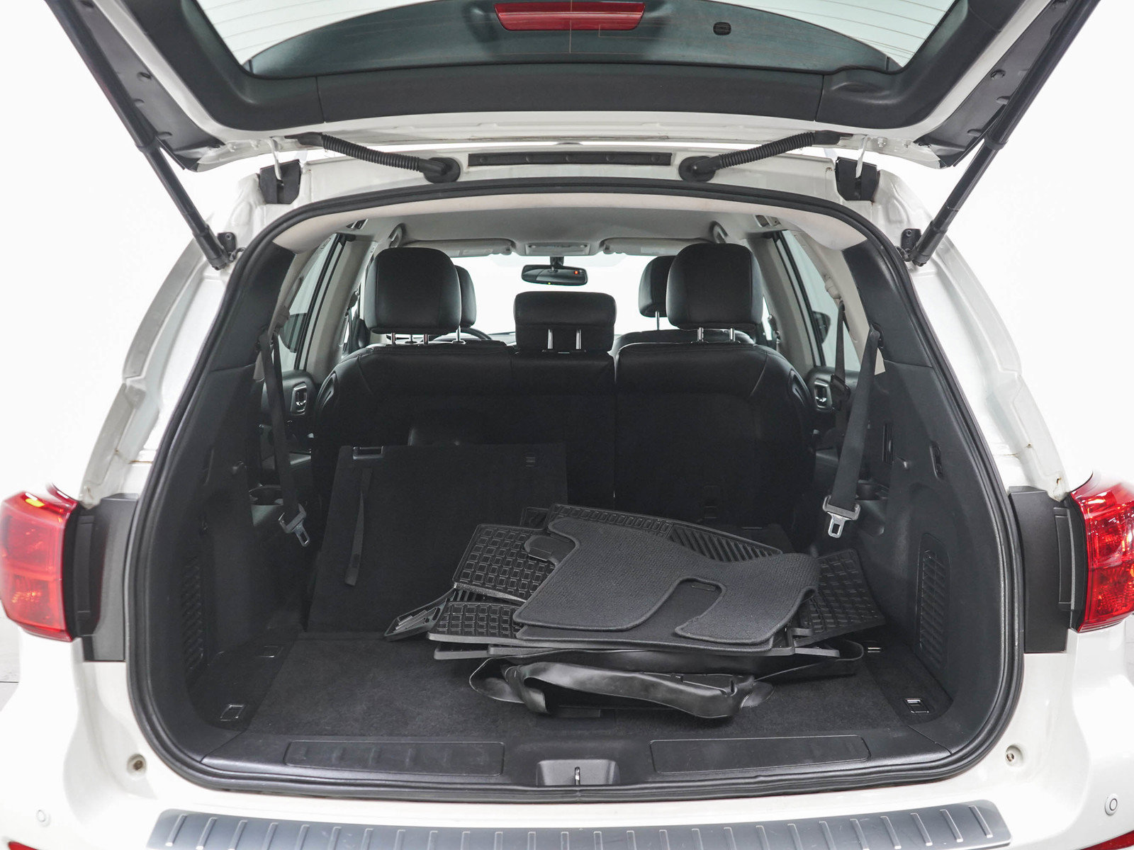 Used 2017 Nissan Pathfinder SL AWD/4WD image 16