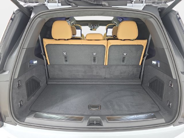 New 2026 Cadillac Escalade IQL Sport 2 w/ LPO, Floor Liner Package AWD/4WD image 32