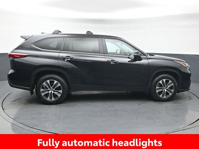 Certified 2023 Toyota Highlander XLE image 8