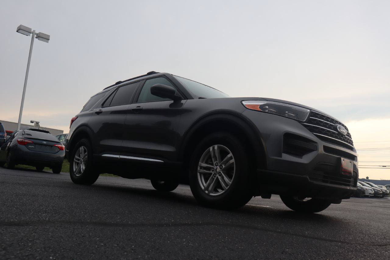 Used 2023 Ford Explorer XLT AWD/4WD image 19