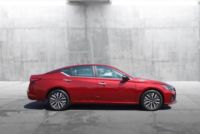 Used 2024 Nissan Altima 2.5 SV FWD image 5