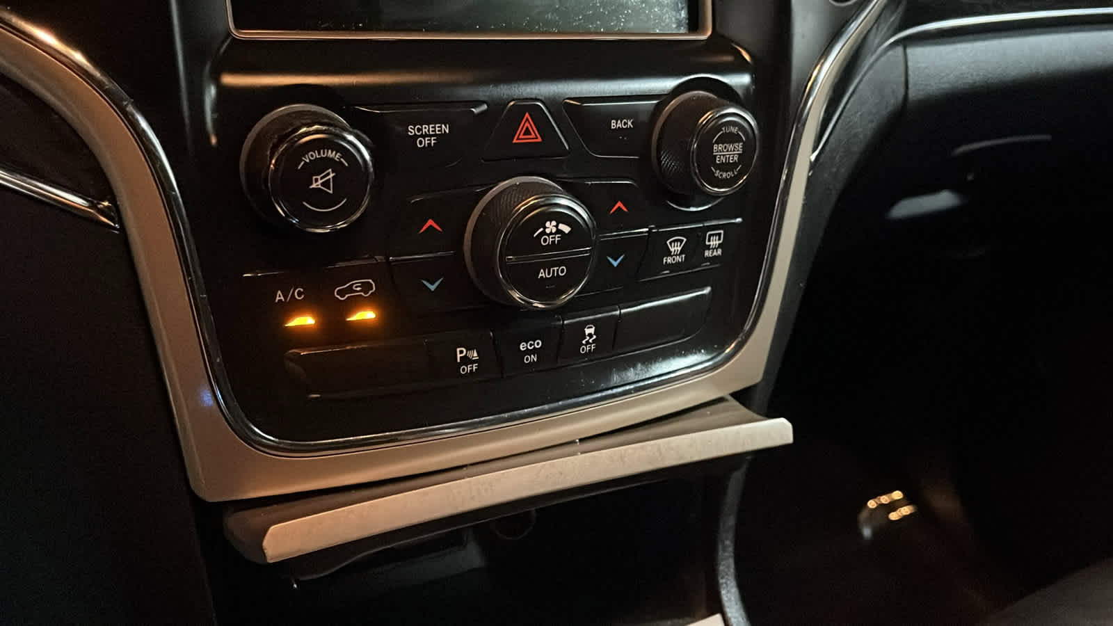 Used 2014 Jeep Grand Cherokee Limited AWD/4WD image 15