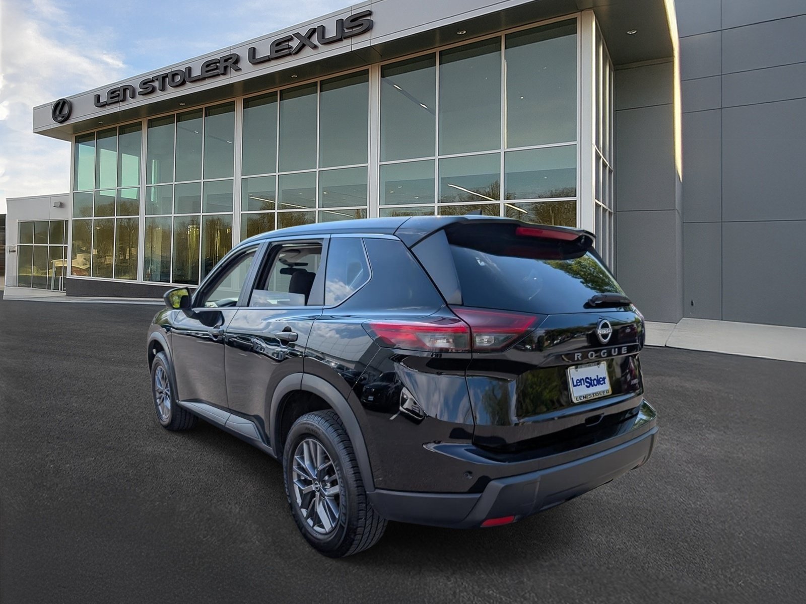 Used 2024 Nissan Rogue S AWD/4WD image 5