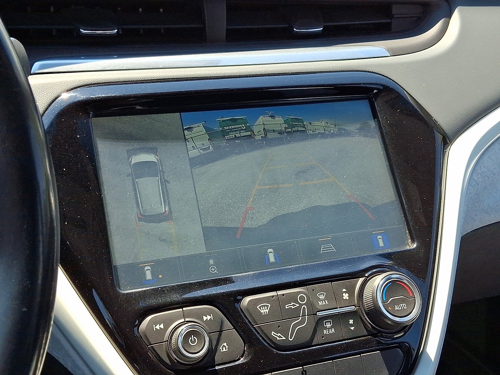 Used 2020 Chevrolet Bolt Premier w/ Infotainment Package FWD image 19