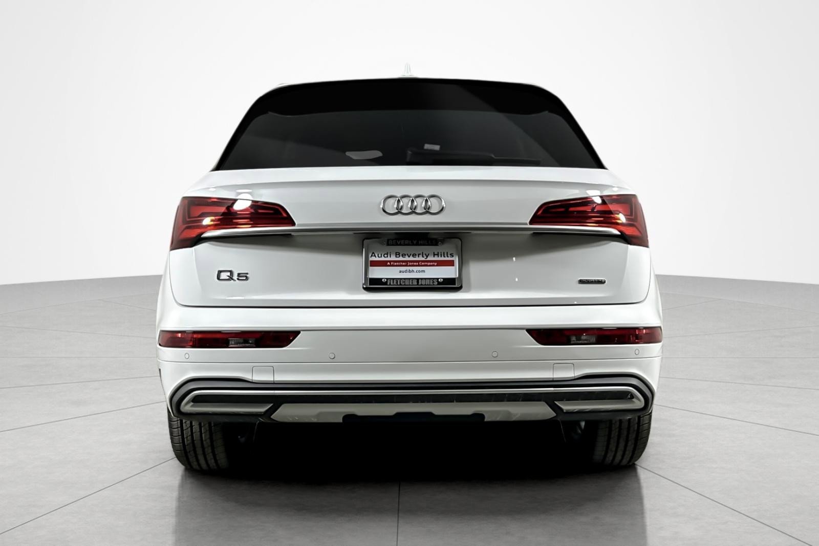 Used 2023 Audi Q5 2.0T Premium w/ Convenience Package image 4