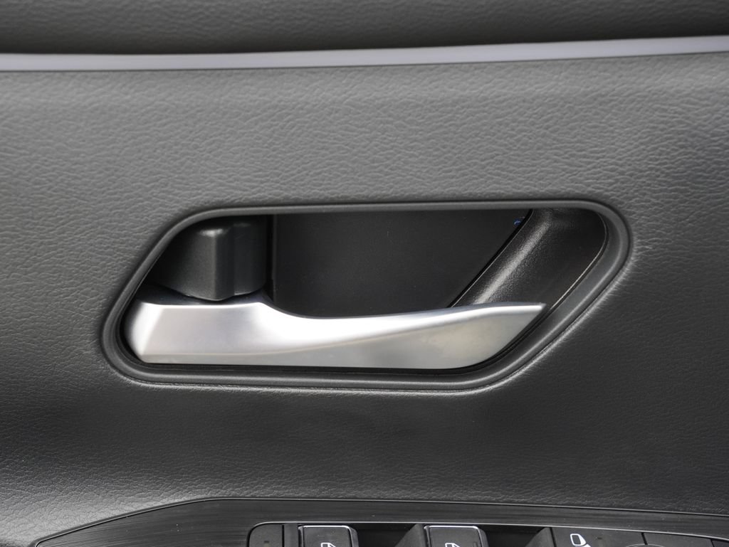 New 2026 Nissan Kicks SR FWD image 8