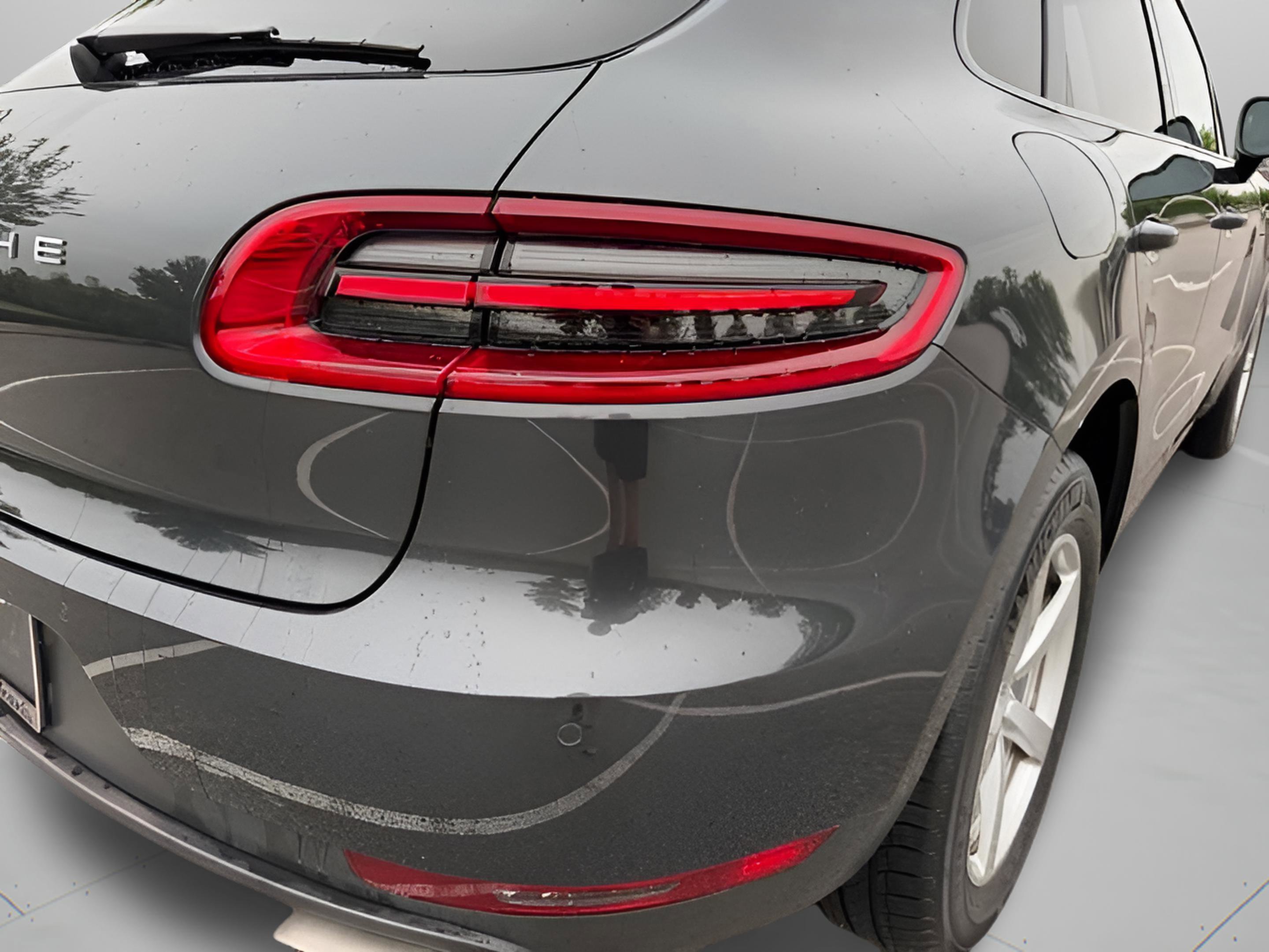 Used 2018 Porsche Macan AWD/4WD image 31