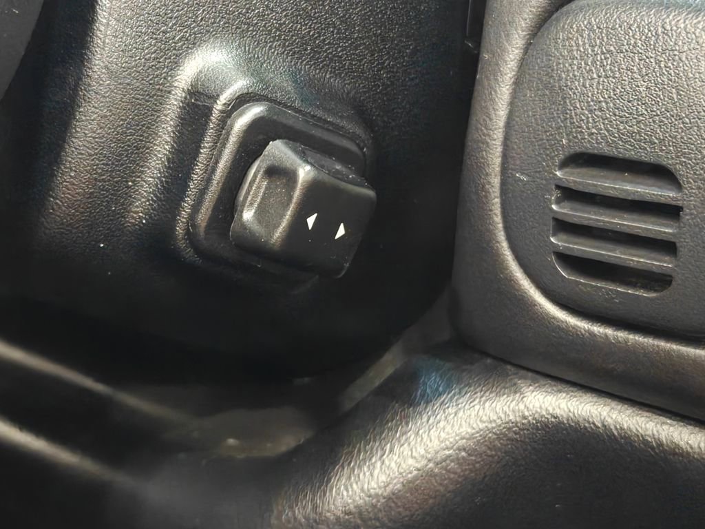 Used 2001 Chevrolet Corvette Convertible w/ Preferred Equipment Group2 image 13