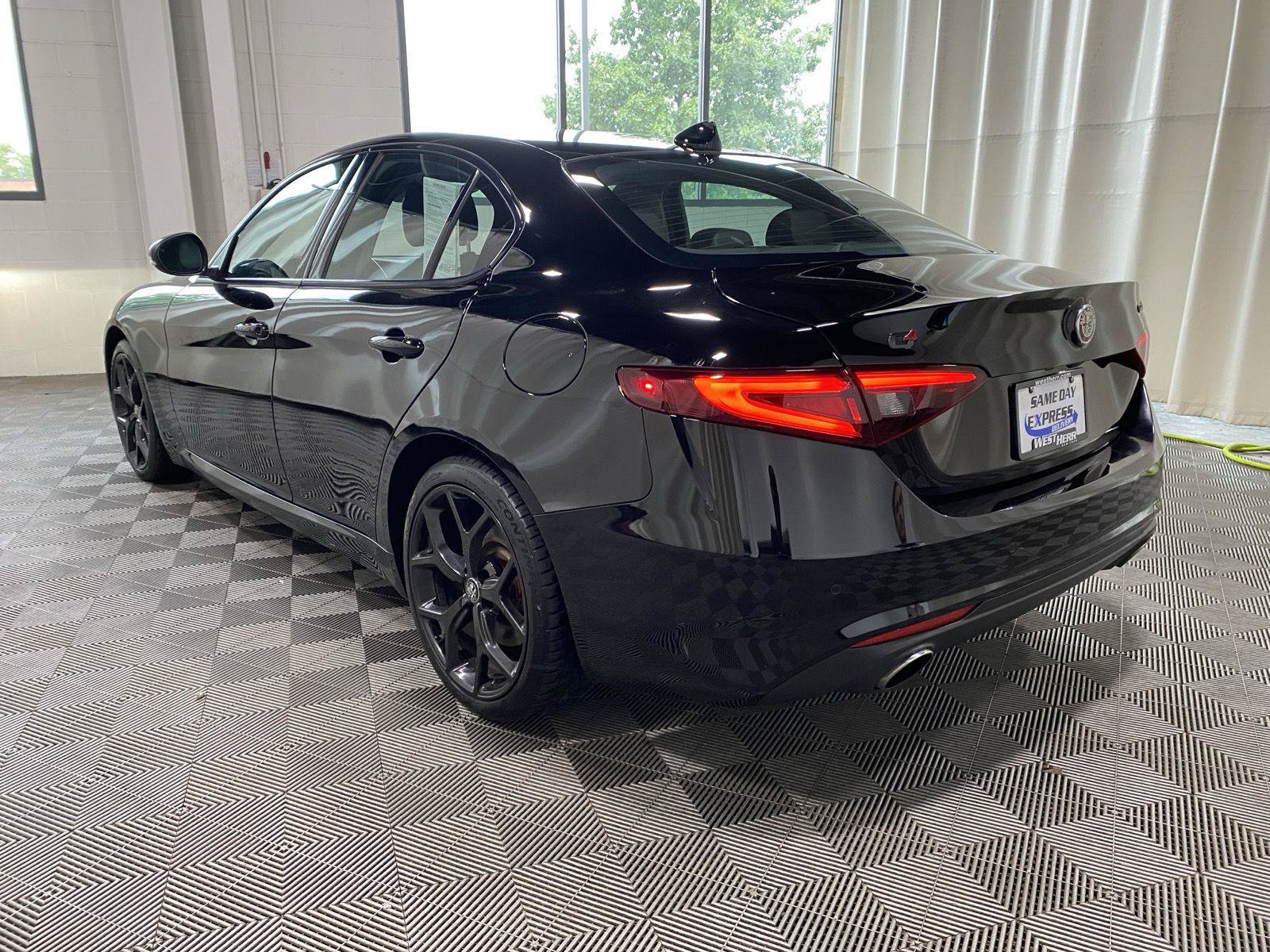 Used 2021 Alfa Romeo Giulia Ti w/ Nero Edizione AWD/4WD image 5
